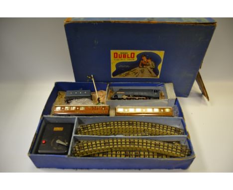 A Hornby Dublo Electric Train set comprising Sir Nigel Gresley 4-6-2 engine no.7 three rail, tender two passenger coaches tra
