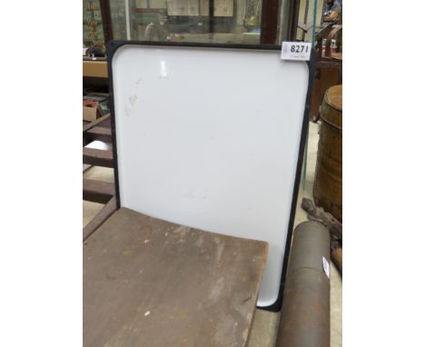 A white enamel tray