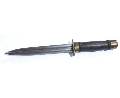 US K Bar fighting knife, lacking sheath, blade L: 18 cm. P&amp;P Group 2 (£18+VAT for the first lot and £3+VAT for subsequent