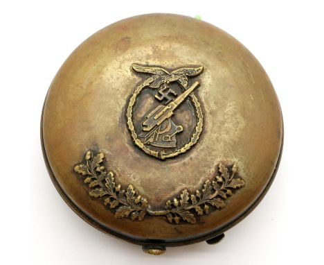 Brass snuff or trinket box bearing WWII German Anti Aircraft badge, D: 10 cm. Hinge requires pin. P&amp;P Group 1 (£14+VAT fo