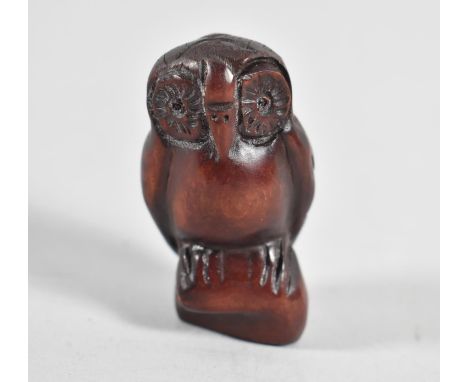 A Modern Carved Wooden Netsuke in the Form of an Owl, 5.5cm high 