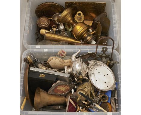 A quantity of brassware, to include Edwardian brass oil lamp, cast iron and brass wool bale scales, shell cases, stirrup cloc