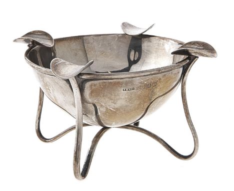 A George V silver ashtray, on wirework legs, 10cm l, by S Mordan &amp; Co, London 1926, 1oz 19dwts  Light wear