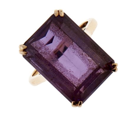 An amethyst ring, in gold, marked 18ct, 8.3g, size N  Good condition