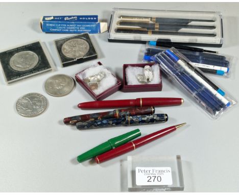 Bag of oddments to include: Pen Tech 2000 pen set and other pens and cartridges, coins, Zinn pewter study of owls, Parker 14K