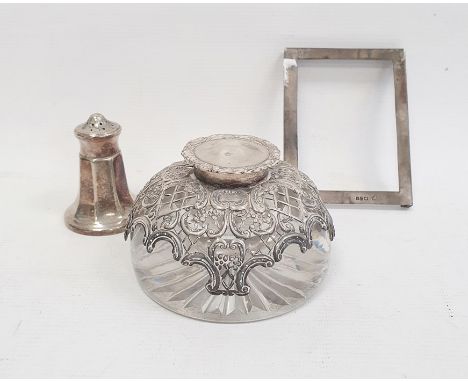 Edwardian glass inkwell with silver overlaid mounts by William Comyns, London 1903, with pierced trellis and floral decoratio