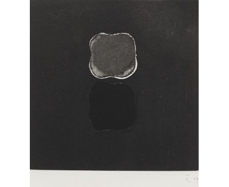 Graubner, GotthardErlbach/Vogtland, 1930 - Neuss, 2013Blattgröße: 67 x 48 cm; 22,5 x 22,5 cm, R.Zwei Kissen, 1969. Radierung 