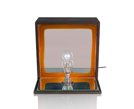 Culbert, BillPort Chalmers/Neuseeland, 1935 - Croagnes/Provence, 201932,5 x 32,5 x 30,5 cm"Bulb Box Reflection II", 1975. Lic