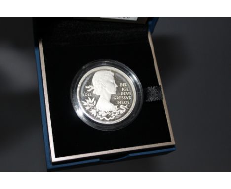 A ROYAL MINT 'THE OFFICIAL QUEENS DIAMOND JUBILEE' £5 SILVER PROOF PIEDFORT COIN, limited edition No 0833/3250, with COA/Book