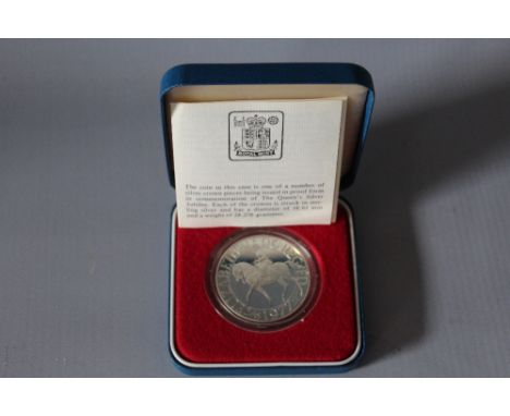 A ROYAL MINT 1977 QUEENS SILVER JUBILEE CROWN, with COA/Booklet, in original presentation case