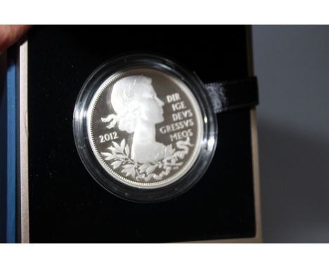 A ROYAL MINT 'THE OFFICIAL QUEENS DIAMOND JUBILEE' UNITED KINGDOM £5 SILVER PIEDFORT COIN, limited edition No 0812/3250, with