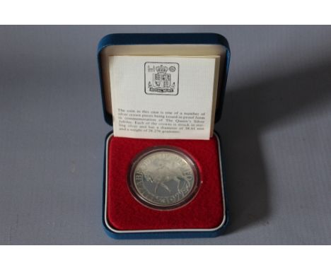 A ROYAL MINT 1977 QUEENS JUBILEE SILVER CROWN, with COA/Booklet, in original presentation case