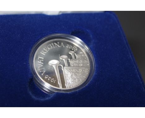 A ROYAL MINT 2006 'HER MAJESTY QUEEN ELIZABETH II EIGHTIETH BIRTHDAY' SILVER PROOF CROWN, with COA/Booklet, in original prese