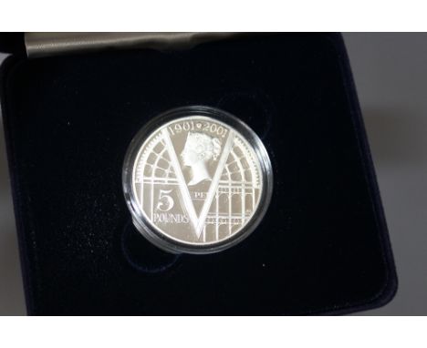 A ROYAL MINT 2001 SILVER PROOF VICTORIAN ANNIVERSARY CROWN, with COA/Booklet, in original presentation case with outer sleeve