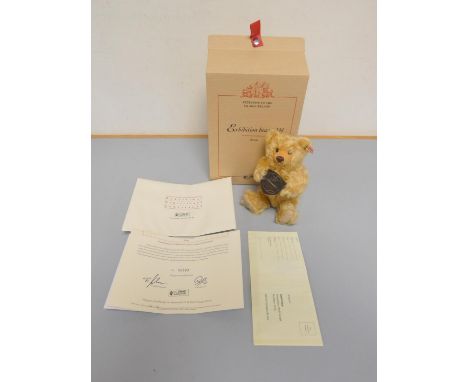 Steiff. Exhibition Bear Grand Prix 1904, 2004, white tag 661419, produced exclusively for UK and Ireland in gold mohair. Comp