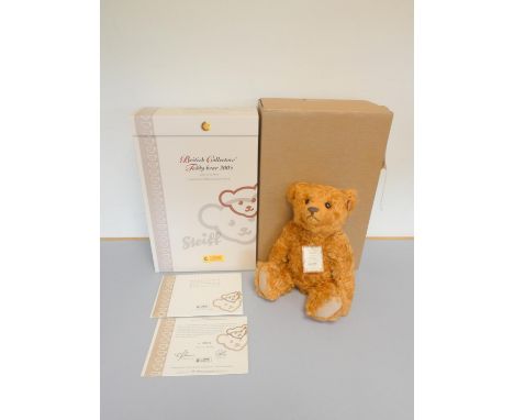 Steiff. British Collector's Teddy Bear, 2005, white tag 661969, produced exclusively for UK and Ireland, apricot mohair with 