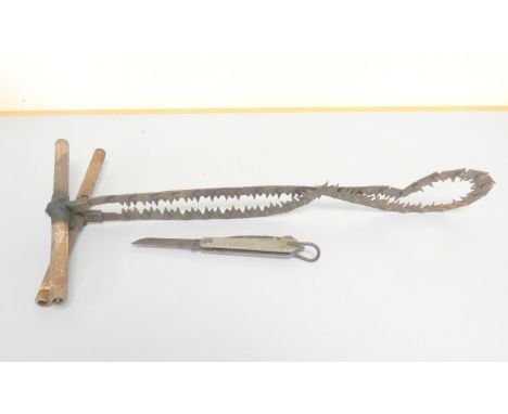 WW1 engineer's folding chainsaw dated 1917, and a WW2 Royal Navy clasp knife by Joseph Rodgers&nbsp;&amp; Sons dated 1943. (2