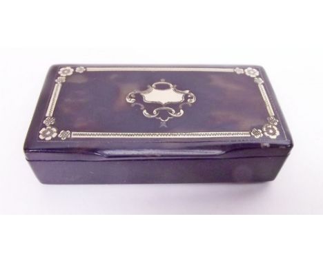 A Victorian tortoiseshell and gold plique inlaid snuff box  