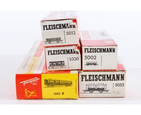 5 Fleischmann Wagen 1503, 5002, 5012, 5053 und 5330, Spur H0, Alterungsspuren, je im tw besch. OK, meist Z 2-3