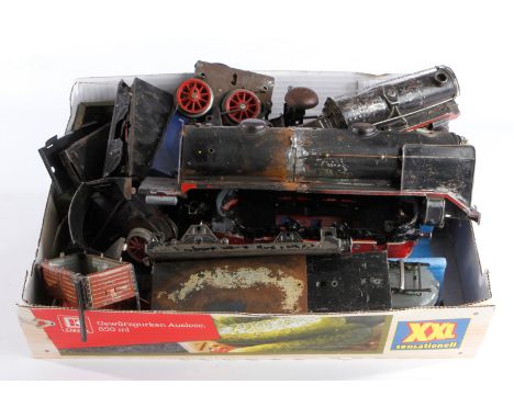 Konv. Eisenbahnfragmente, meist Spur 0, darunter Märklin und Fleischmann, Z 4
