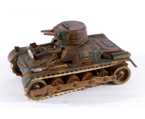 Gama Panzer, Uhrwerk intakt, Mimikry, mit elektr. Beleuchtung, NV, LS/RS, L 18,5, Z 3