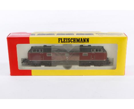 Fleischmann Diesellok ”221 111-8” 4235, Spur H0, rot/grau, Alterungsspuren, OK, Z 2