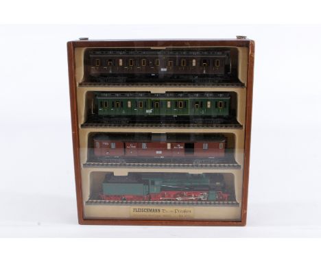 Fleischmann Zugpackung ”Die alten Preußen” 055, Spur H0, als Wandvitrine, Alterungsspuren, Z 3