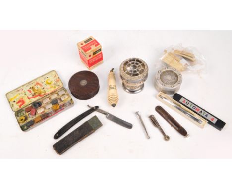 A quantity of mixed collectors' items, including a ceramic lavatory pull, a small quantity of cigarette cards, a circular met
