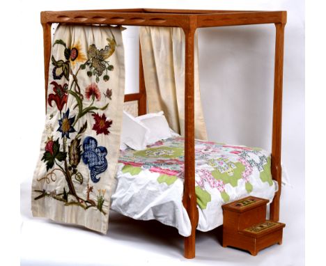 SCALE MODEL BED & EMBROIDERY - WEST COUNTRY EMBROIDERERS a wonderful scale model of a four poster bed and steps, made by the 
