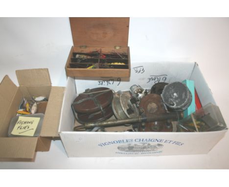 HARDY PERFECT FISHING REEL a 3 3/4" reel (corroded and needing attention), also with a qty of wooden and metal boat reels, De