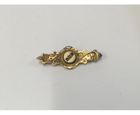 A vintage 9ct gold brooch set with seed pearls and a ruby. Approx weight 2.11 grams.- NO RESERVE
