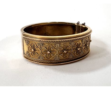 An Edwardian 15ct yellow gold bangle with wire work floral decoration, Weight 31.2g.