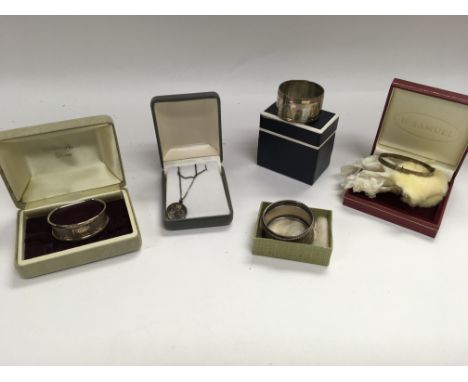 A mixed lot of silver items, including napkins rings a bangle and a necklace.