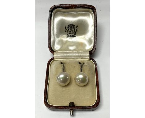 A pair of vintage sterling silver and pearl screw back earrings. (A)