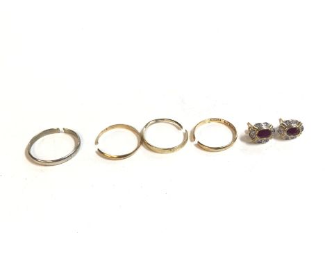 A collection of cut rings including 9ct 2.29g and 22ct 1.31g and a pair of 9ct gold earrings with ruby. Postage A