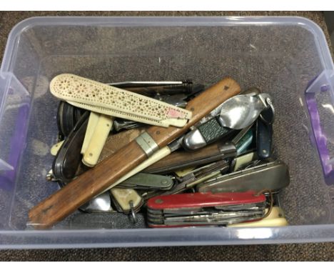 A collection of vintage pen knives.- NO RESERVE