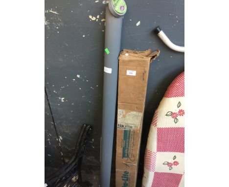 2 PROJECTOR SCREENS