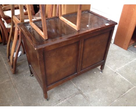 A BEDDING TRUNK   H73CM W90CM D49CM