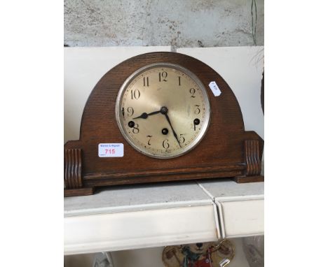 CHIMING MANTEL CLOCK       D5