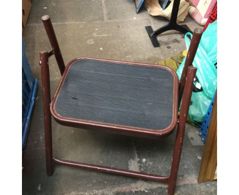 SINGLE STEP FOLDING LADDER