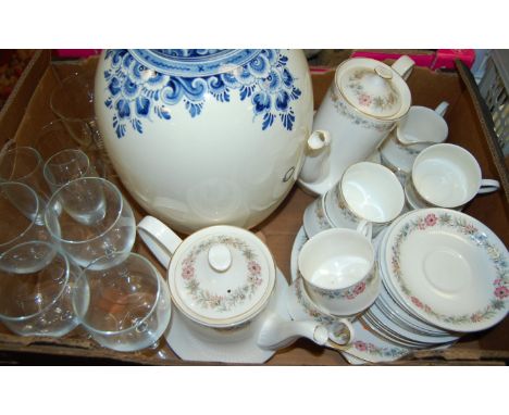 Mixed lot, to include; Paragon Belinda pattern part tea and coffee service, sundry glass companion set etc 