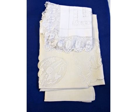 Assorted table linen including cut and drawn thread cloths, napkins, a white cotton bedspread, various table mats, crocheted 