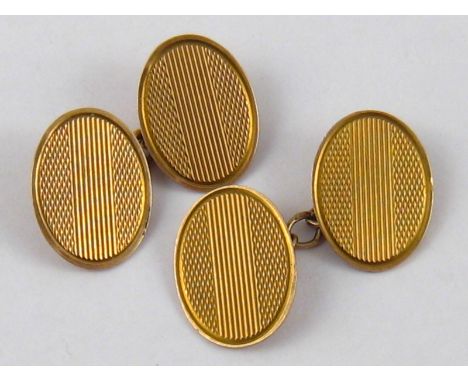  A pair of 9 carat gold cufflinks with engine turned decoration, approx. 4.2 gms