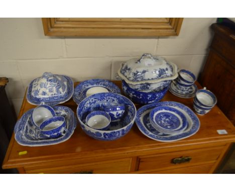 A quantity of various blue and white china to include Copeland Spode Italian pattern