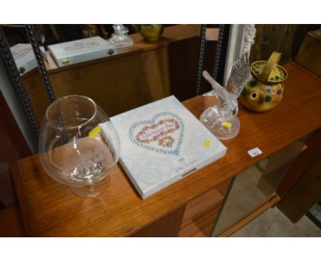 A Royal Doulton Valentine's day collector's plate, in original box; together with a large goblet depicting the Guildhall, Tha