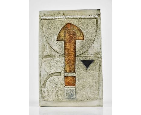 HONOR CURTIS FOR TROIKA POTTERY; an early St Ives slab vase with stylised decoration depicting an arrow and tin glazed edges,