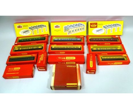 A SELECTION OF TRIANG 00 GAUGE RAILWAY ITEMS comprising; two diesel shunters R559, 8 mixed coaches, engine shed and extension