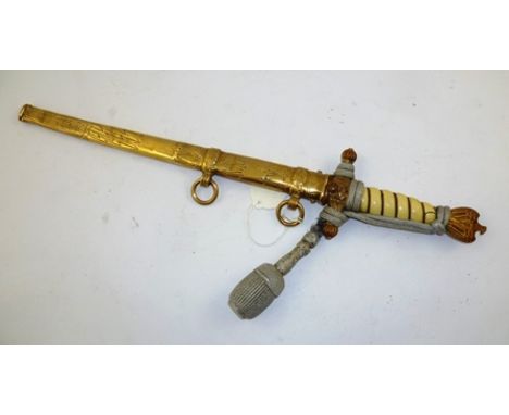 A SECOND WORLD WAR GERMAN NAVY (Kriegsmarine) DIRK WITH SCABBARD having gilded eagle pommel, fouled anchor cross guard, cellu