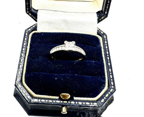 9ct gold diamond square cluster and shoulder set ring (1.9g) 