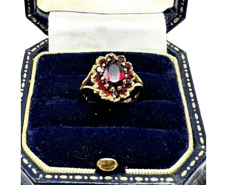 9ct gold garnet ring 2.1g 